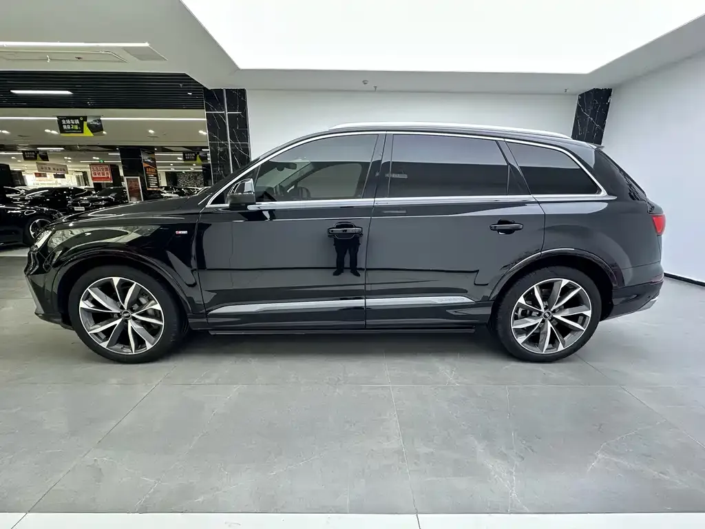 Audi Q7 — фото 8