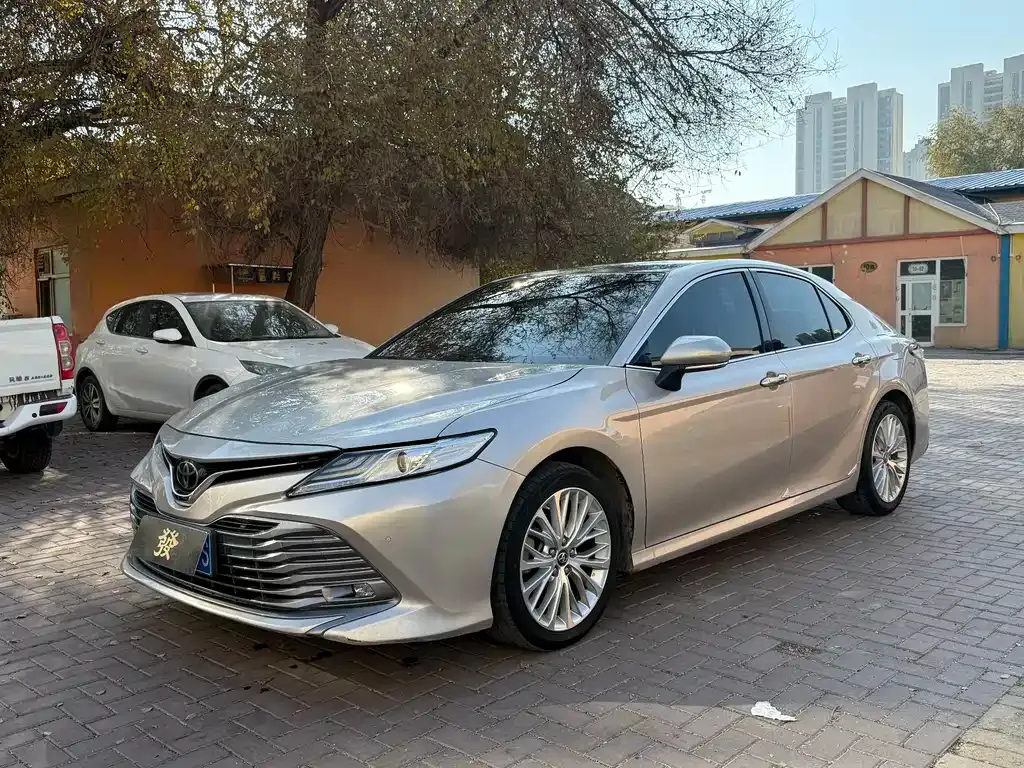 Toyota Camry — фото 2