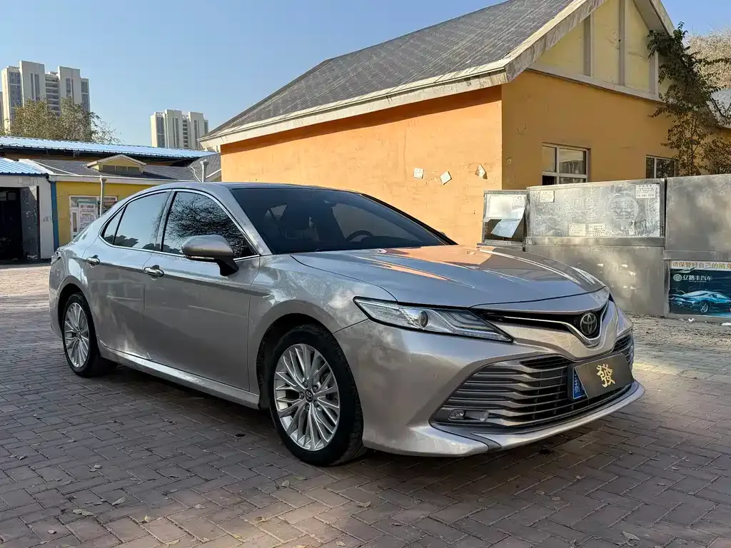 Toyota Camry — фото 3