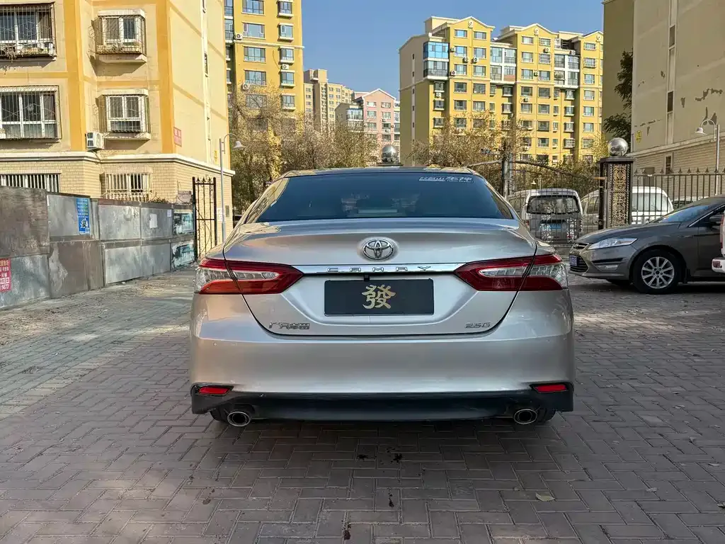 Toyota Camry — фото 4