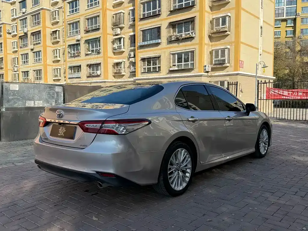 Toyota Camry — фото 6