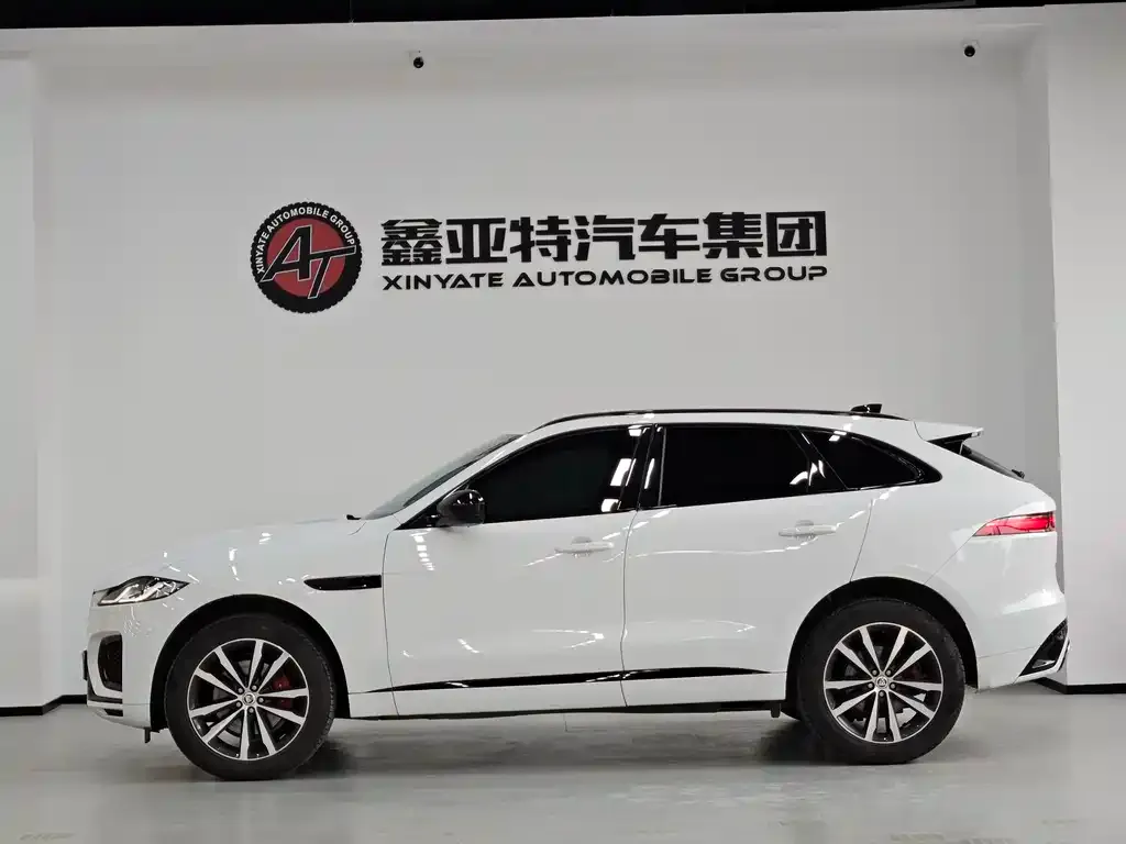 Jaguar F-PACE — фото 2