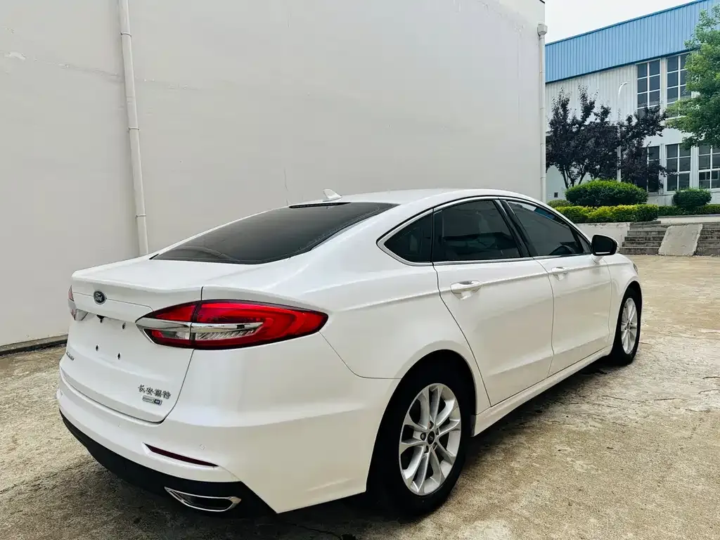 Ford Mondeo — фото 7