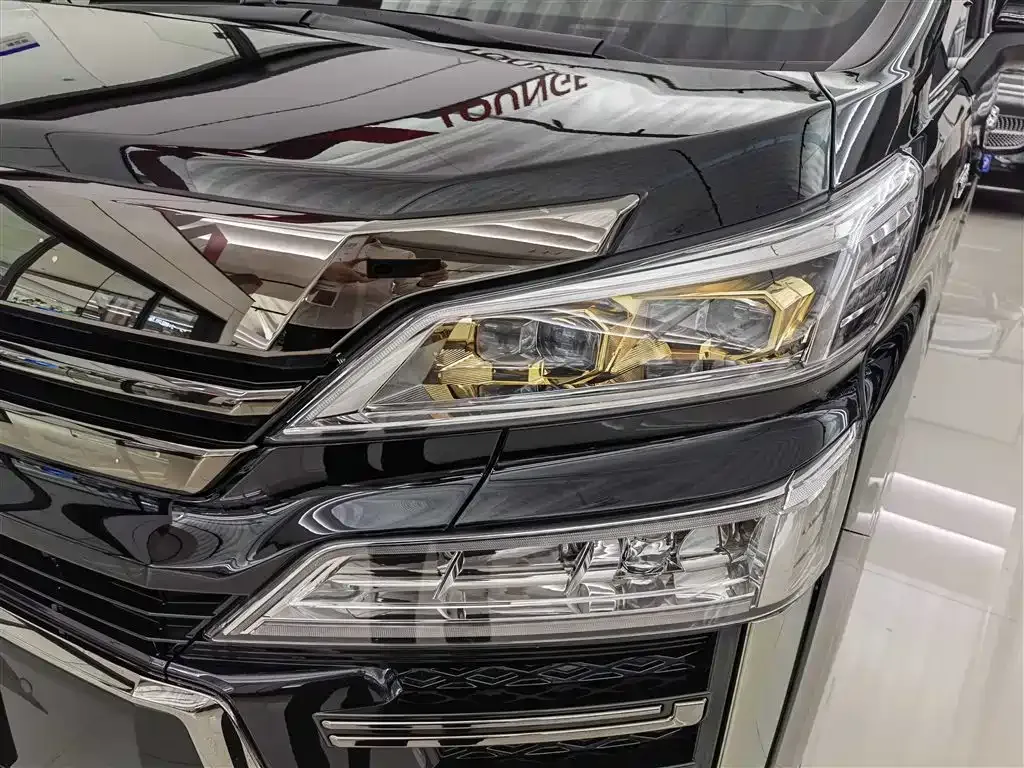 Toyota Vellfire — фото 5