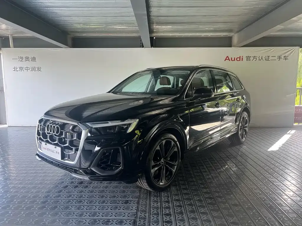 Audi Q7 — фото 1
