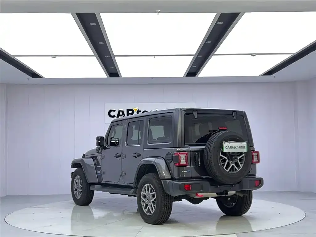 Jeep Wrangler PHEV — фото 3