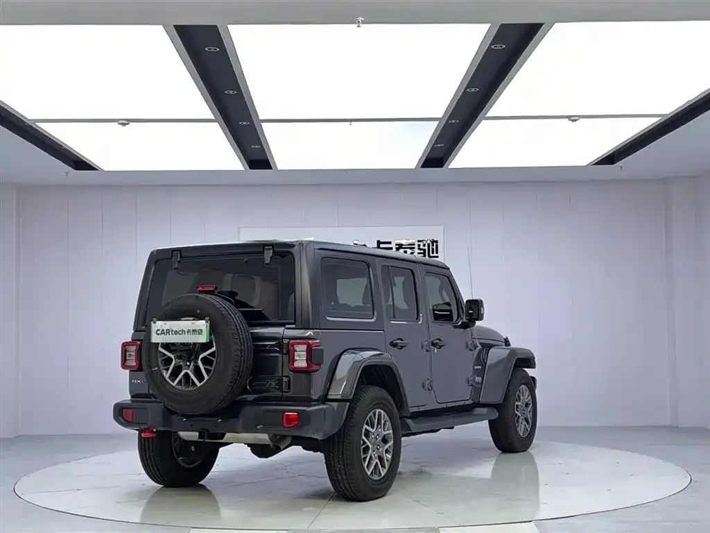 Jeep Wrangler PHEV — фото 5