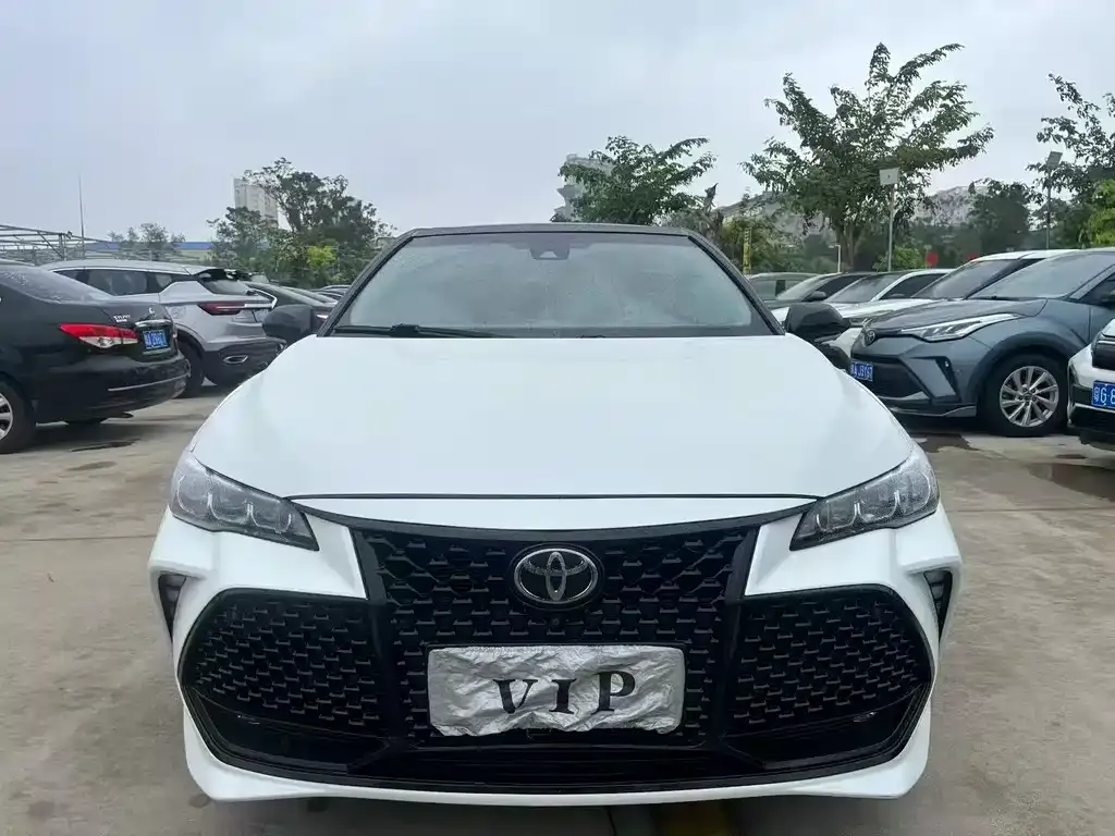 Toyota Avalon — фото 1
