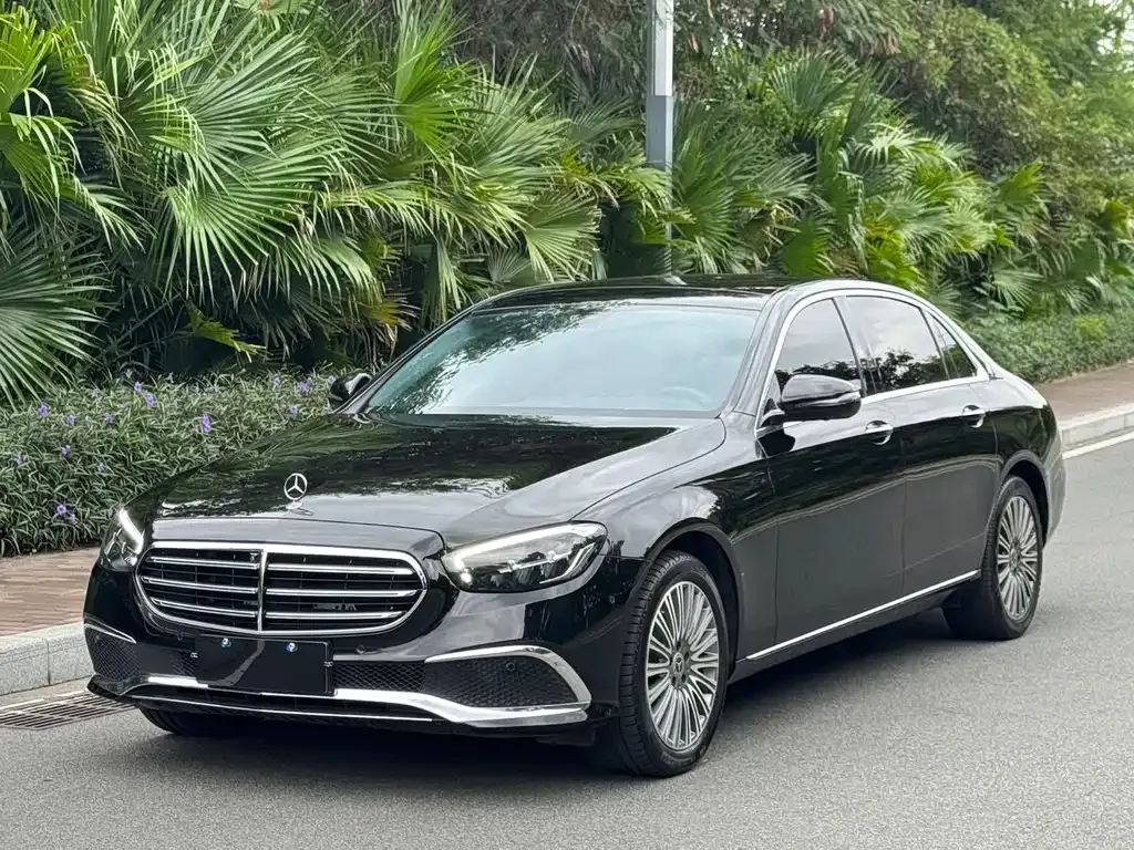 Mercedes-Benz E-Class — фото 1