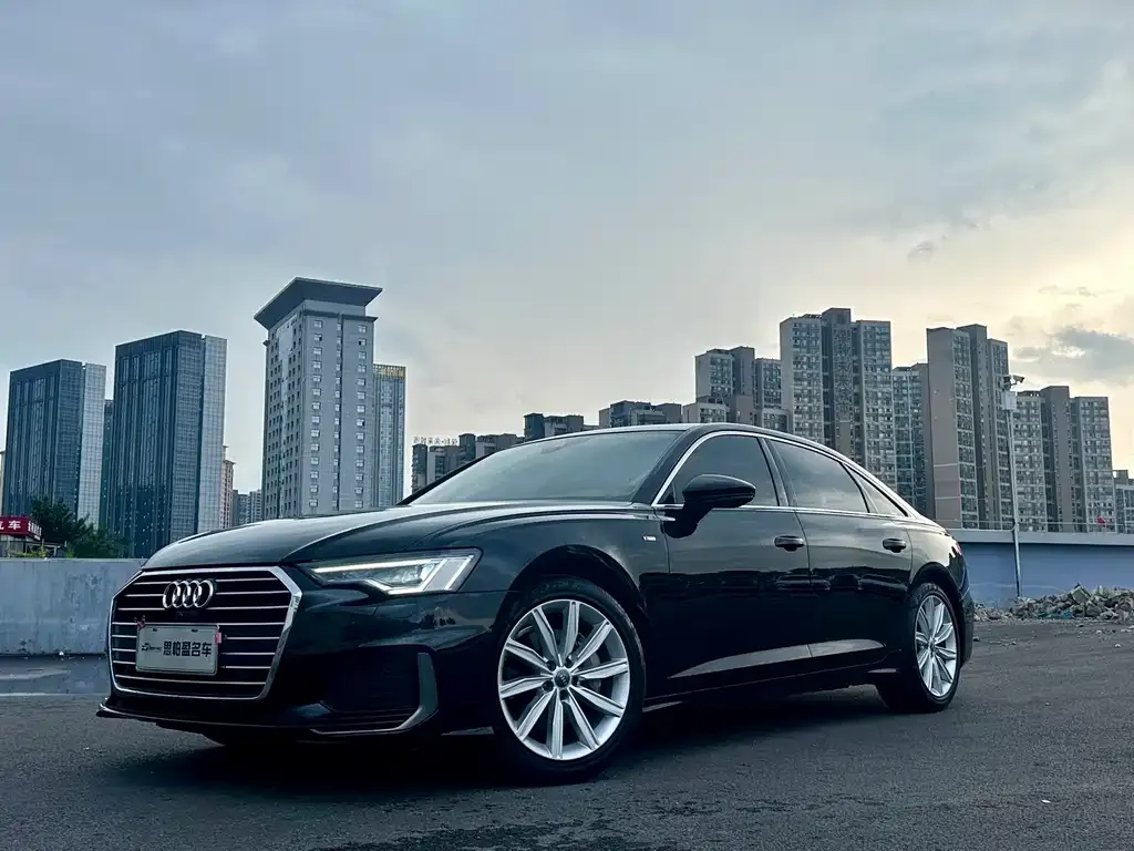 Audi A6L — фото 1