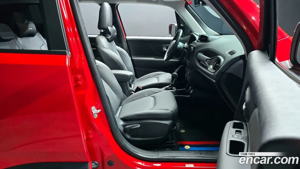 Jeep Renegade — фото 10
