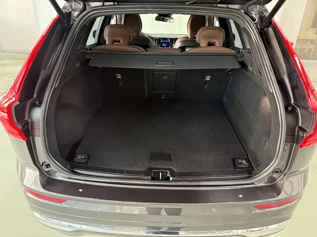 Volvo XC60 — фото 9