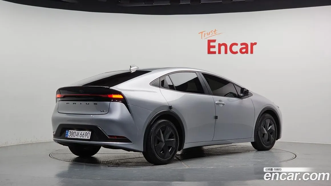 Toyota Prius — фото 2