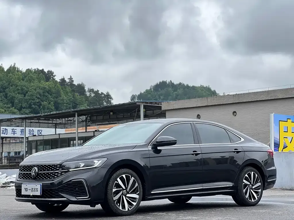 Volkswagen Passat — фото 1