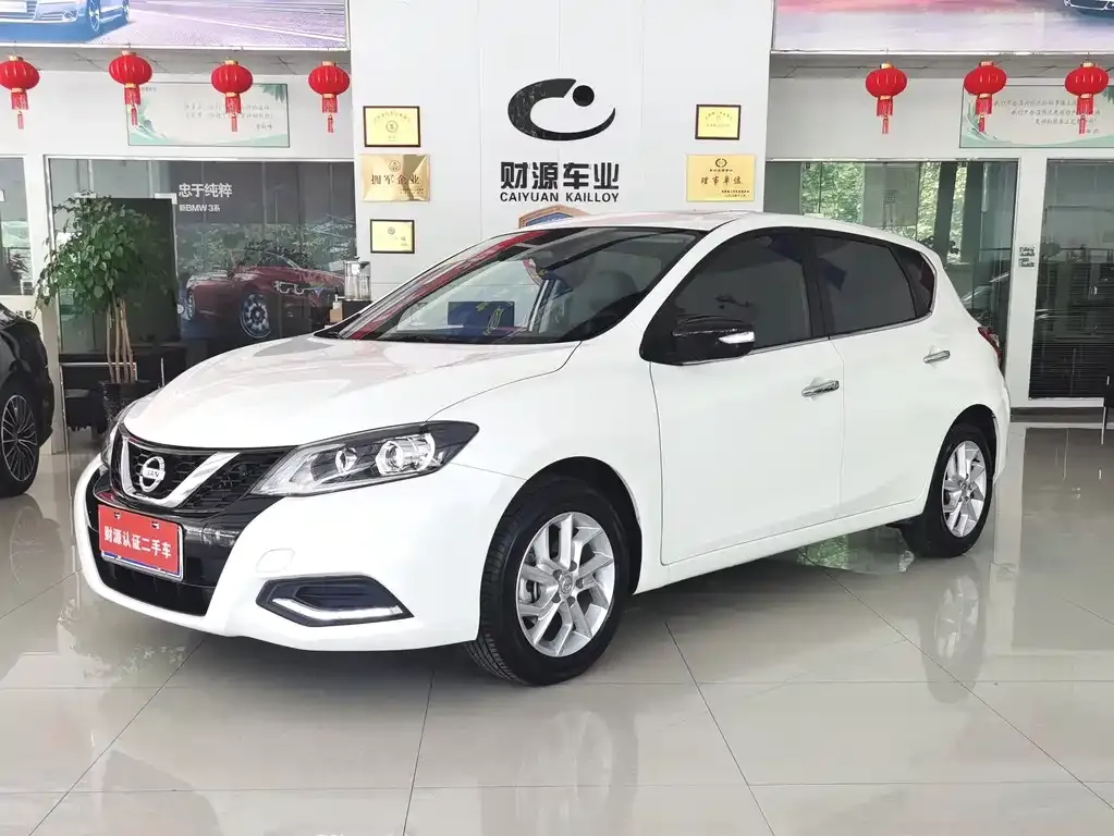 Nissan Tiida — фото 1