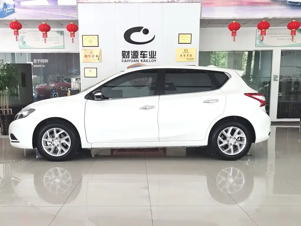 Nissan Tiida — фото 3