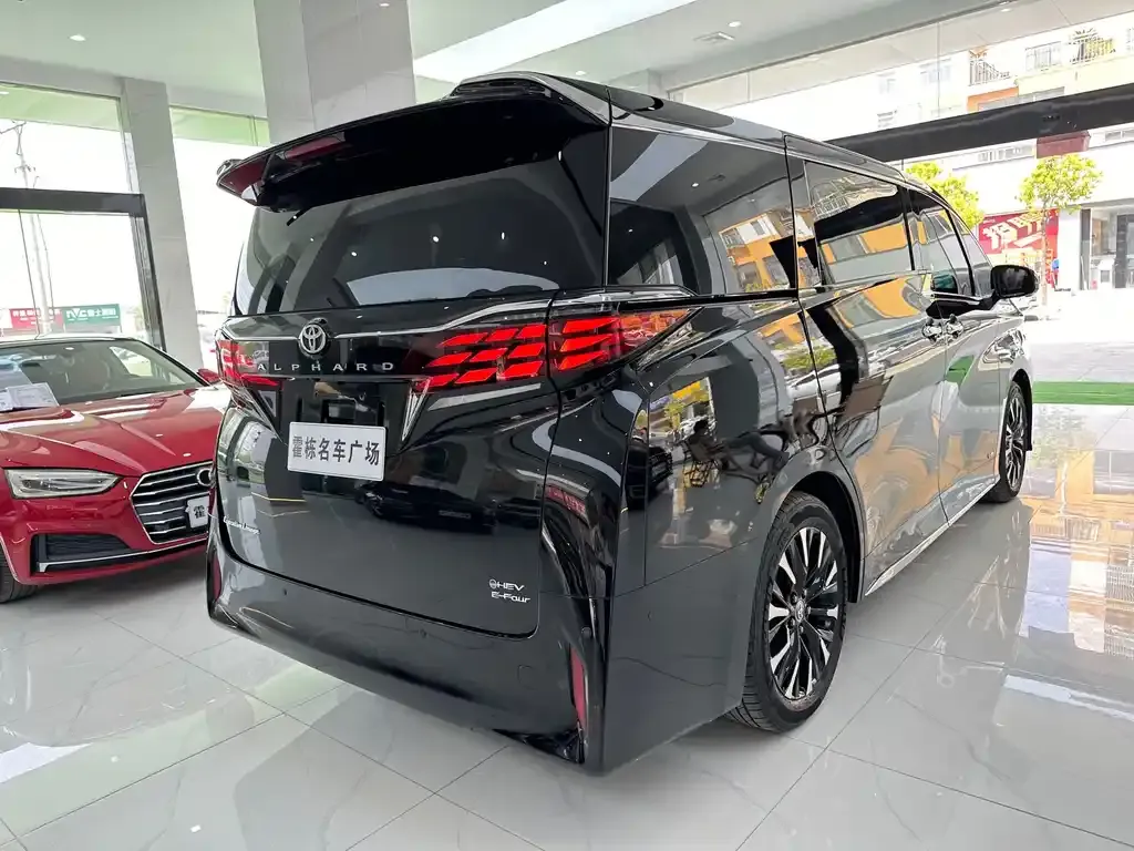 Toyota Alphard — фото 5