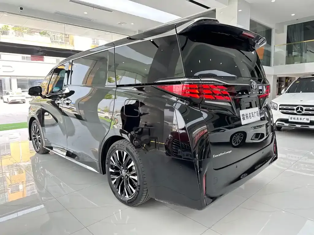 Toyota Alphard — фото 6