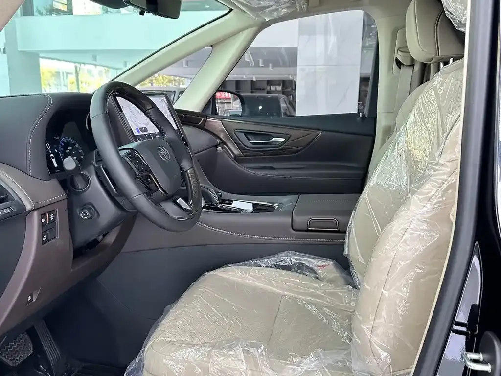 Toyota Alphard — фото 7