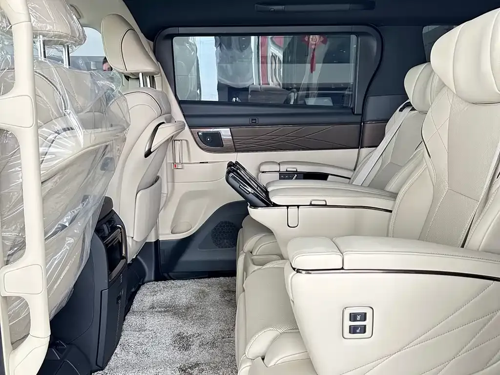 Toyota Alphard — фото 8