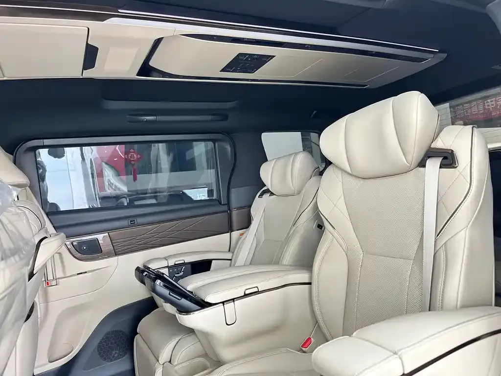 Toyota Alphard — фото 9