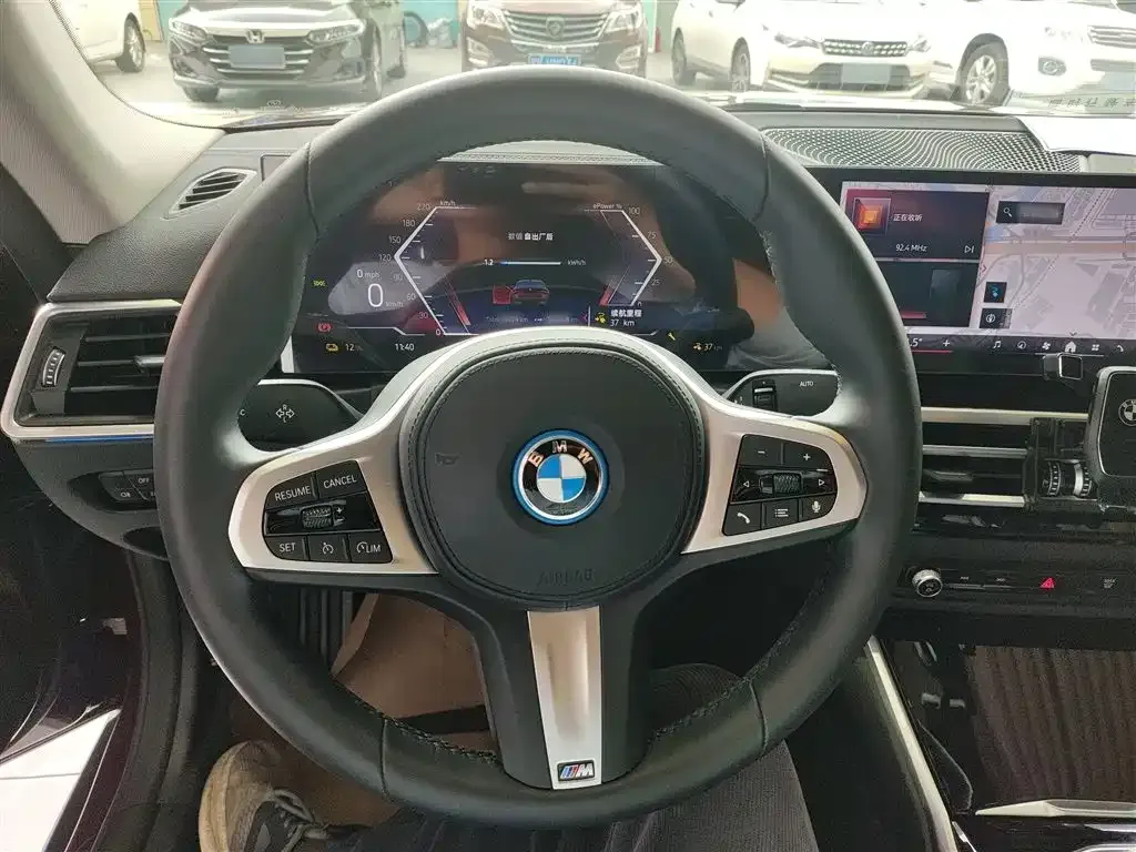 BMW i4 — фото 3