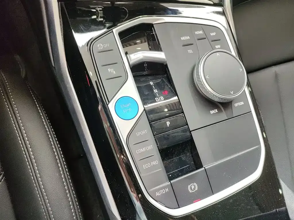 BMW i4 — фото 6