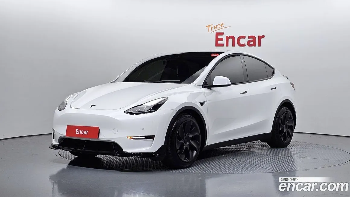 Tesla Model Y — фото 1