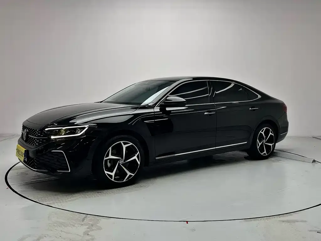 Volkswagen Passat — фото 1