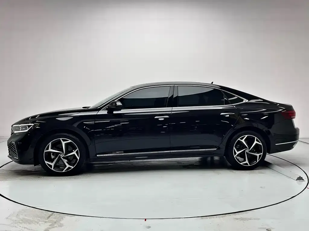 Volkswagen Passat — фото 5