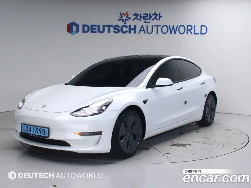 Tesla Model 3 — фото 1