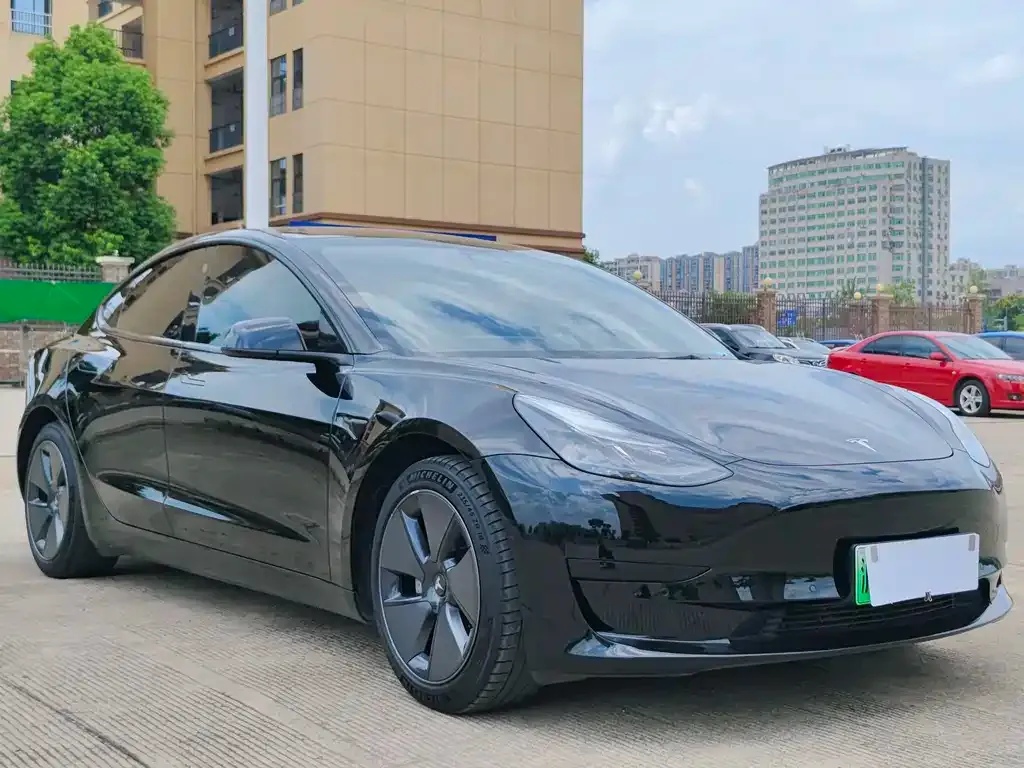 Tesla Model 3 — фото 3