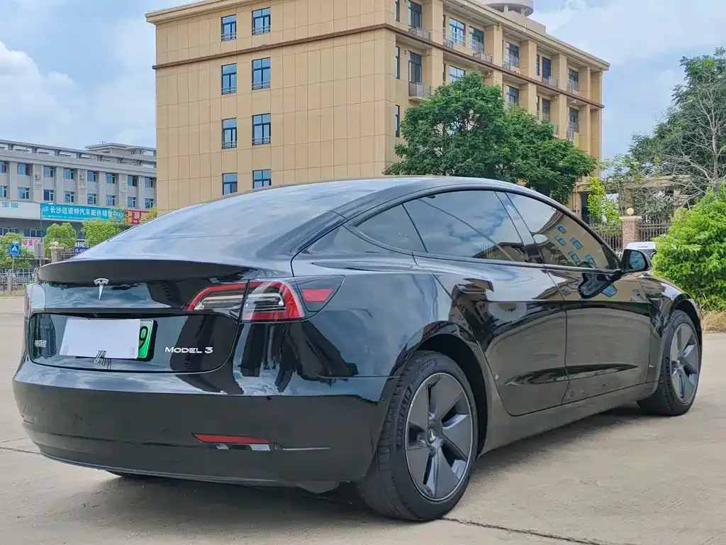 Tesla Model 3 — фото 4