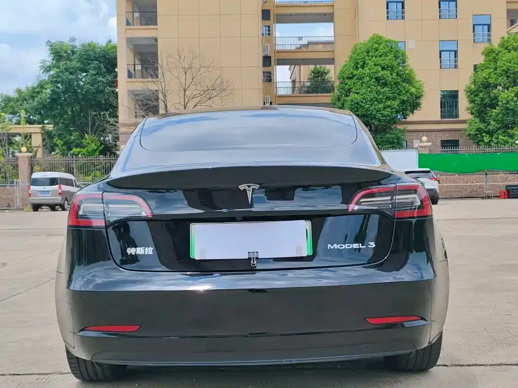 Tesla Model 3 — фото 5