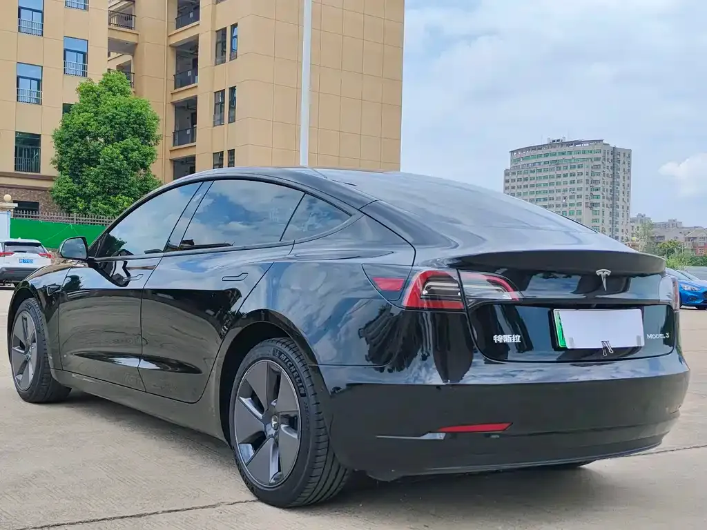 Tesla Model 3 — фото 6