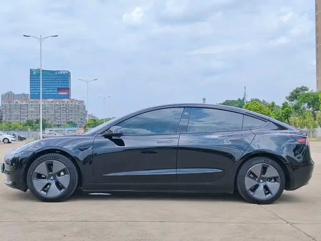 Tesla Model 3 — фото 7