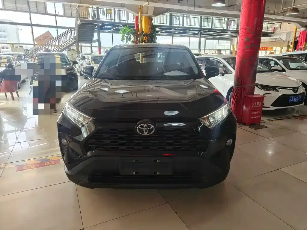 Toyota RAV4 — фото 2