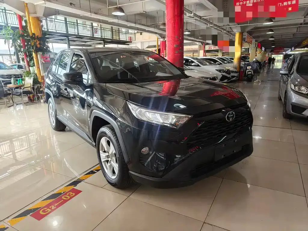 Toyota RAV4 — фото 3