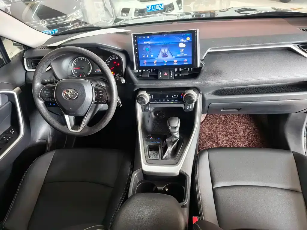 Toyota RAV4 — фото 8