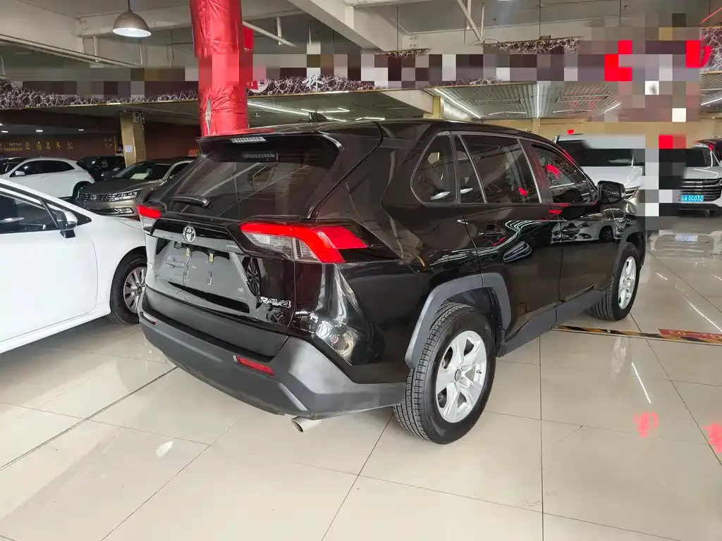 Toyota RAV4 — фото 9