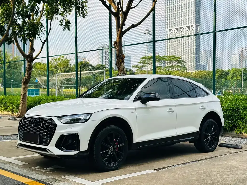 Audi Q5L Sportback — фото 1