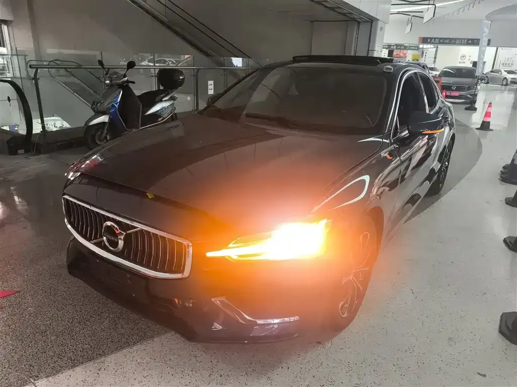 Volvo S60 — фото 2