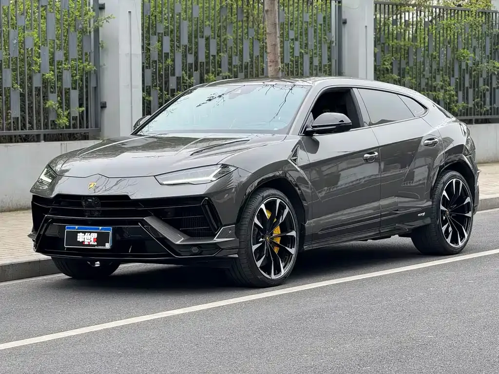 Lamborghini Urus — фото 1