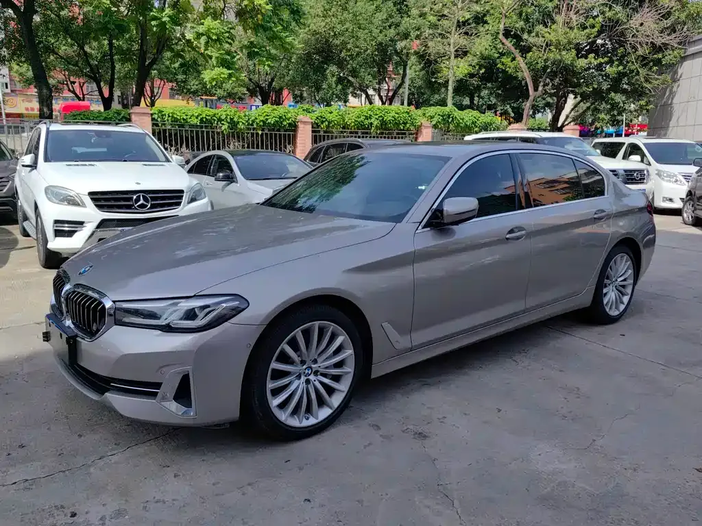 BMW 5 Series — фото 1