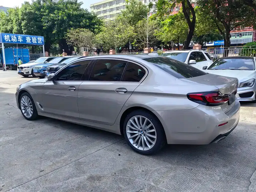 BMW 5 Series — фото 7