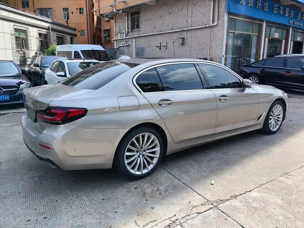 BMW 5 Series — фото 9