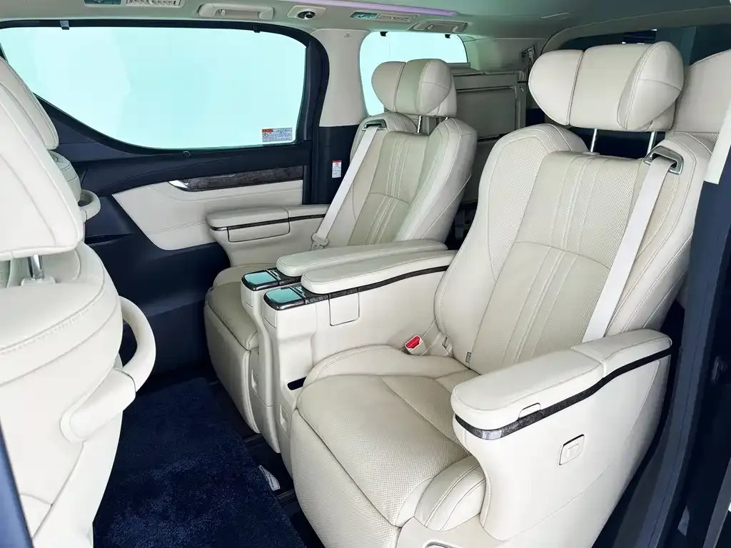 Toyota Vellfire — фото 5