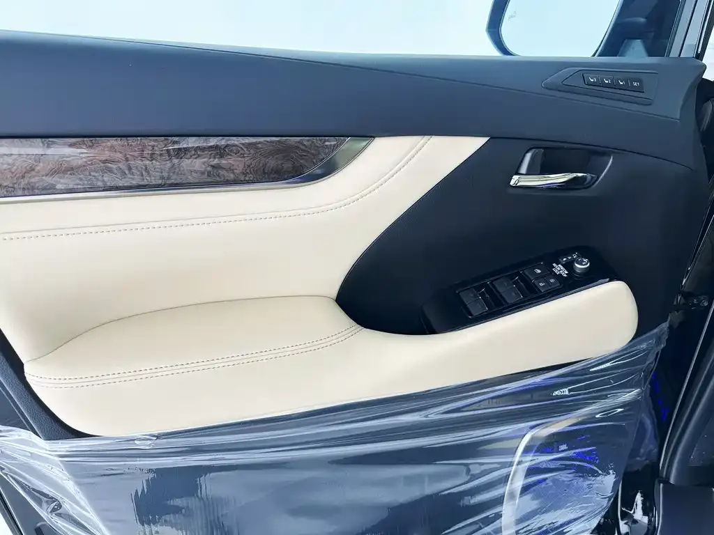 Toyota Vellfire — фото 7