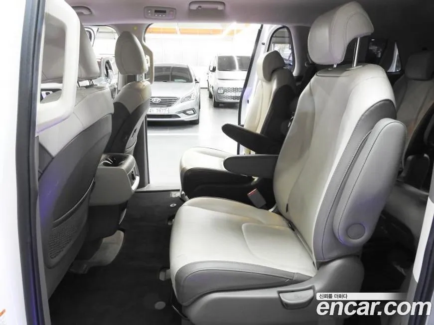 Kia Carnival — фото 9