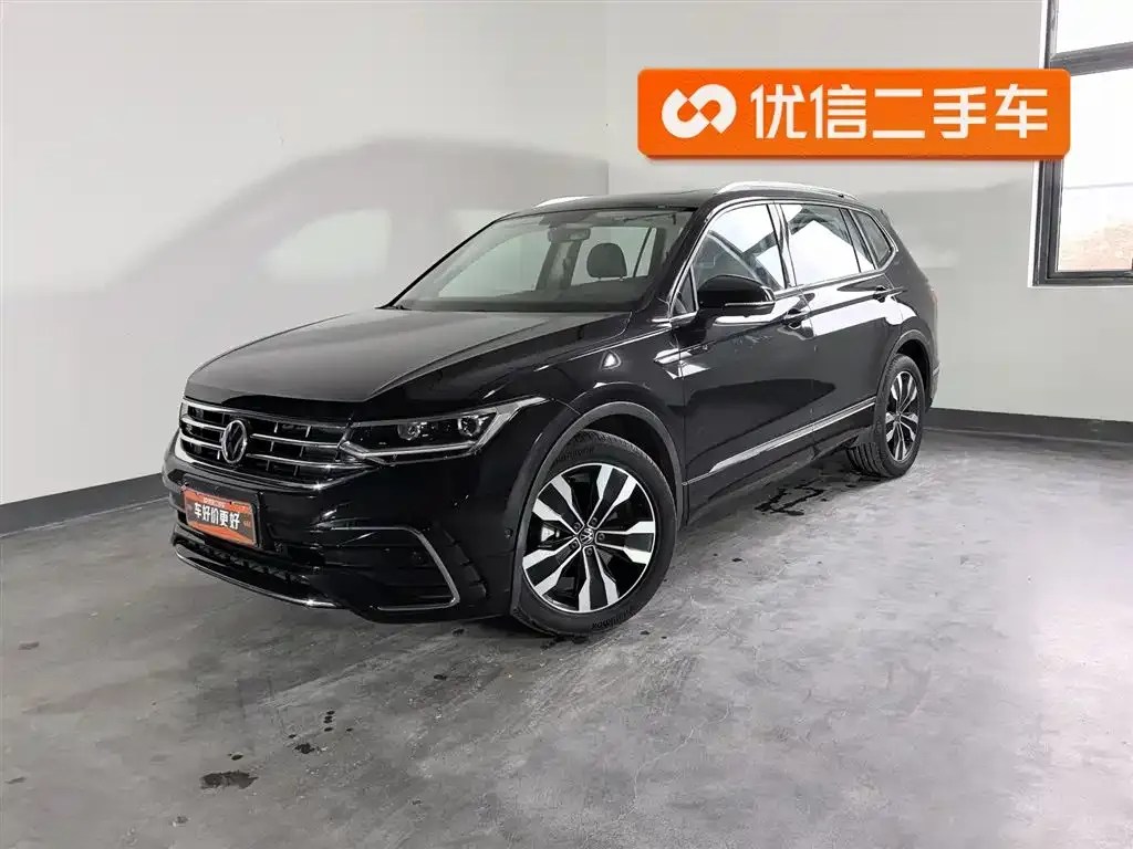 Volkswagen Tiguan L — фото 1